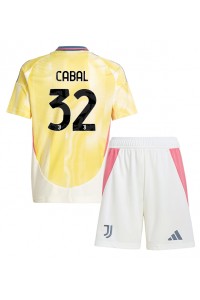 Juventus Juan Cabal #32 Babytruitje Uit tenue Kind 2024-25 Korte Mouw (+ Korte broeken)